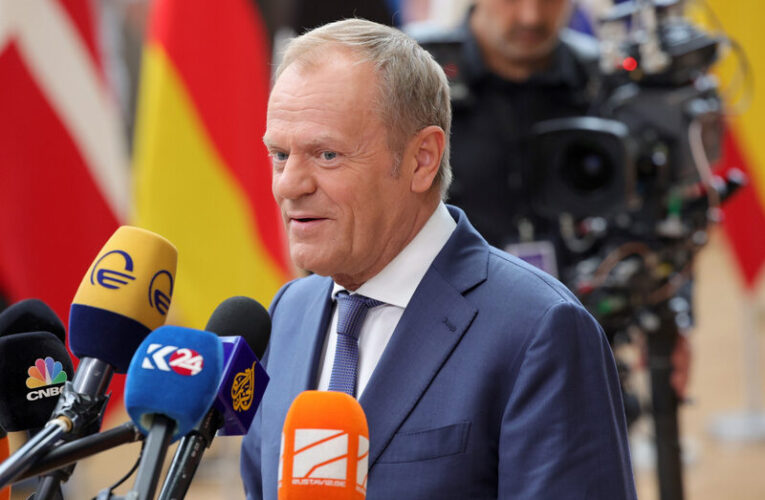 Donald Tusk z zadowoleniem przyjmuje rozdzielenie kluczowych stanowisk w Unii Europejskiej.