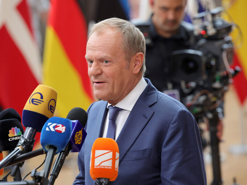 Donald Tusk z zadowoleniem przyjmuje rozdzielenie kluczowych stanowisk w Unii Europejskiej.