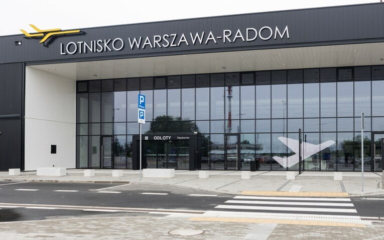 Lotnisko Warszawa-Radom z niską frekwencją pasażerów. Jakie są alternatywne destynacje?