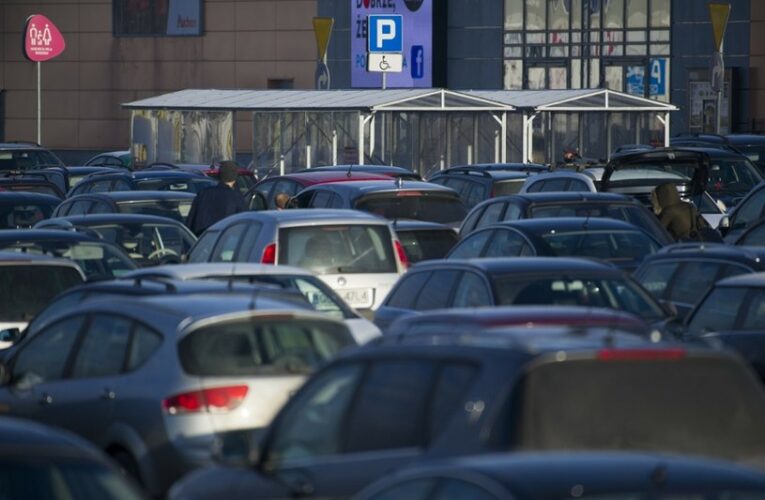 Kobieta z Chorzowa zobowiązana do zapłacenia „dodatkowego opłaty” za parkowanie. Nie spełniła jednego warunku