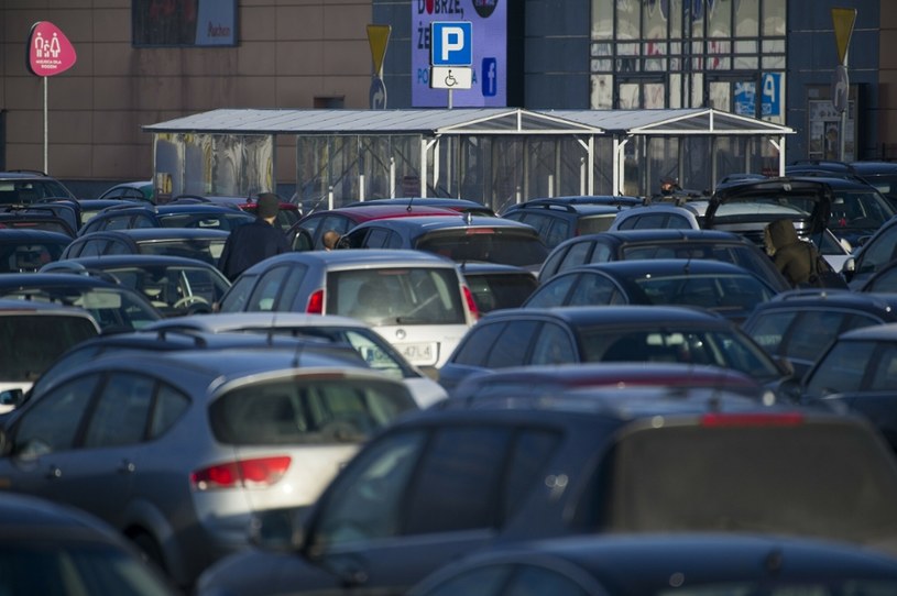 Kobieta z Chorzowa zobowiązana do zapłacenia "dodatkowego opłaty" za parkowanie. Nie spełniła jednego warunku