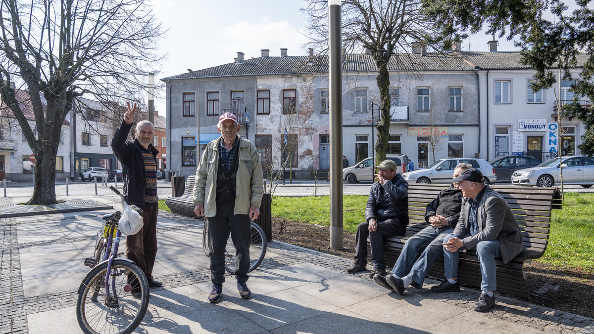 Męskie życie w Polsce krótsze niż gdzie indziej. "Więcej pochówków niż ślubów"