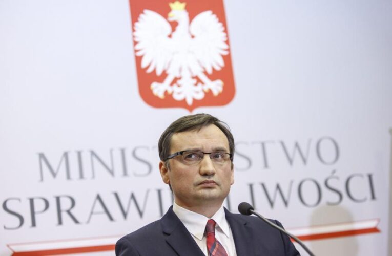 Zbigniew Ziobro korzystał z własnych prawników, wydając przy tym miliony na zaprzyjaźnione kancelarie. Jak minister sprawiedliwości zarządzał resortem.