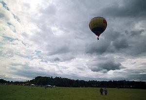 Kolizja balonu z 15 osobami w Podlaskiem: ranni pasażerowie opowiadają o potężnym uderzeniu