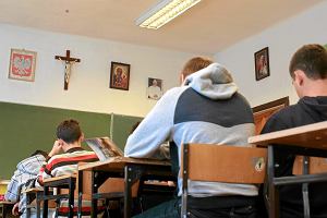 Konflikt wokół edukacji religijnej w placówkach oświatowych. Badanie opinii Polaków na temat propozycji wprowadzenia nowych regulacji dotyczących nauczania Nowackiej.