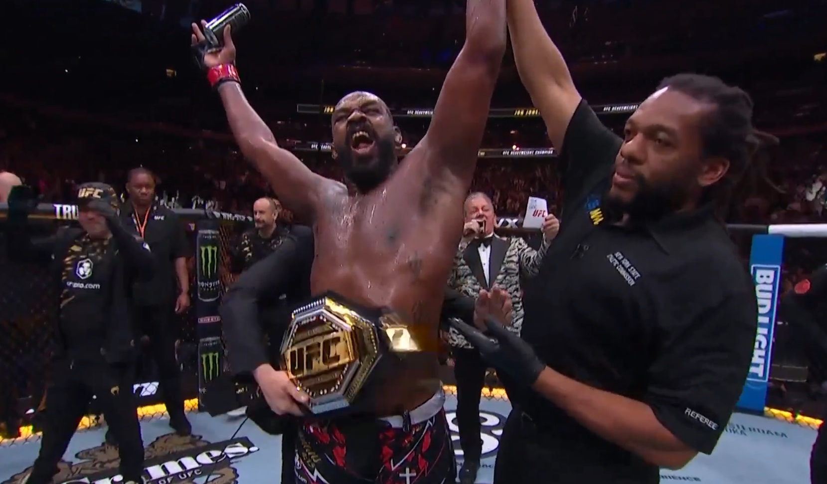 Jon Jones znokautował Miocicia, imponujący występ Tybury. Sprawdź rezultaty gali UFC 309 w Nowym Jorku.