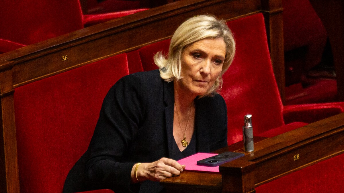 Zagrażający stawka gest Marine Le Pen: Jedna decyzja może przekreślić jej wszystkie szanse, w tym na prezydenturę.