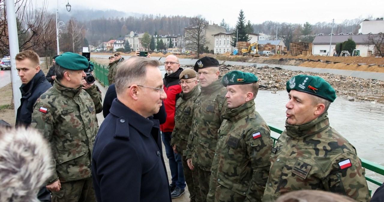 Prezydent odwiedza obszary dotknięte powodzią. "Pragnę przede wszystkim wyrazić podziękowania"