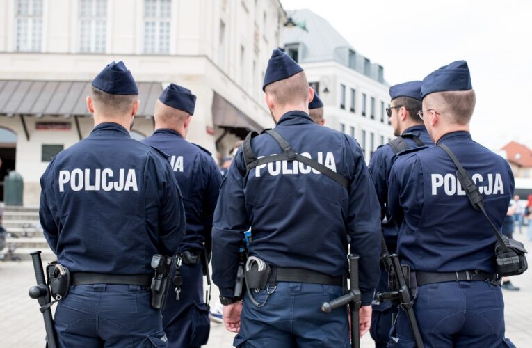 Analiza przestępstw popełnianych przez policjantów. Grupa funkcjonariuszy szczególnie na celowniku.