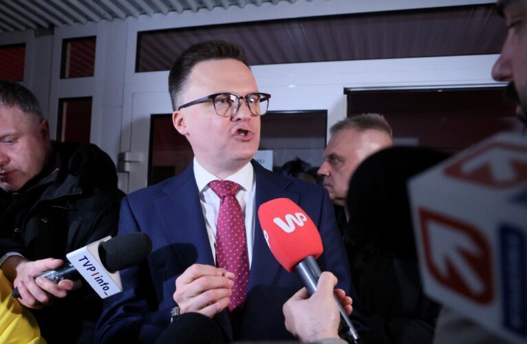 Hołownia krytykuje media publiczne, zarzucając im „naruszenie procedur demokratycznych”