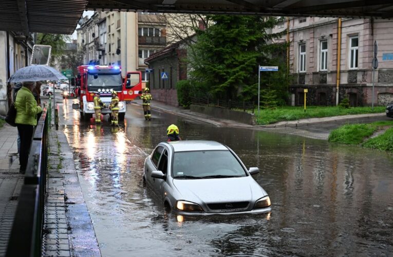 Niepokojąca noc w pewnych rejonach kraju, prognozy meteorologów ostrzegają przed burzami
