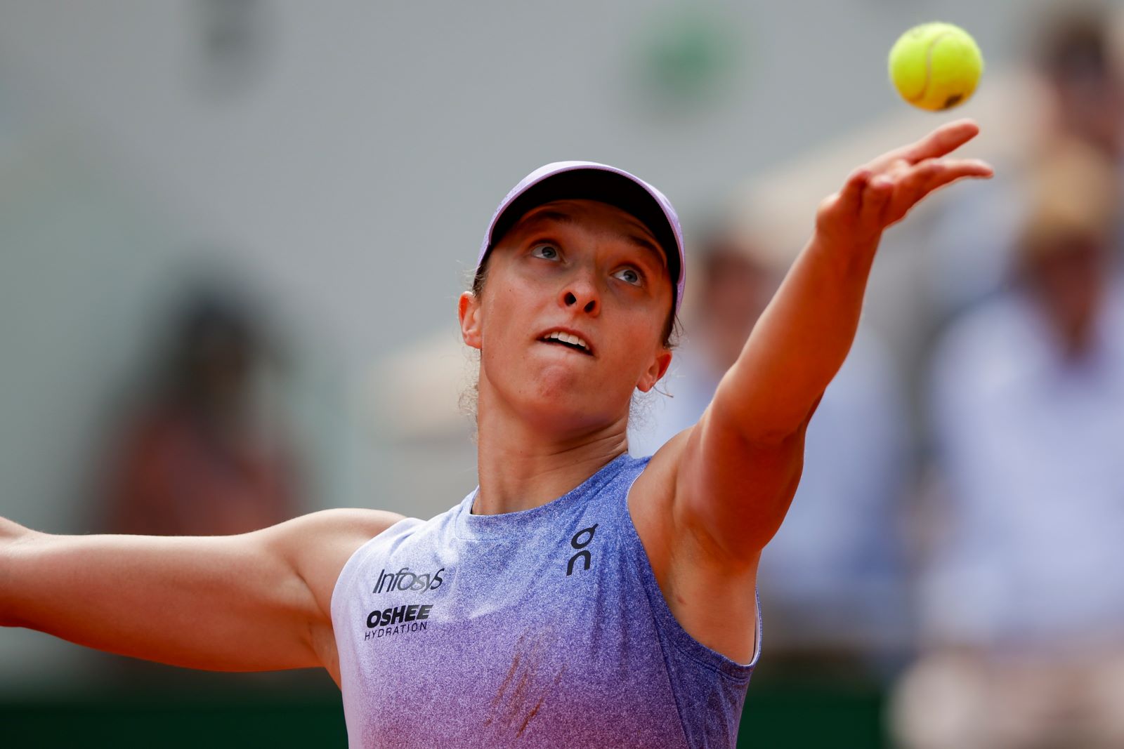 Spektakularne wydarzenie na Roland Garros. Francuskie media zachwycone metamorfozą, słynni tenisiści typują triumf Igi Świątek