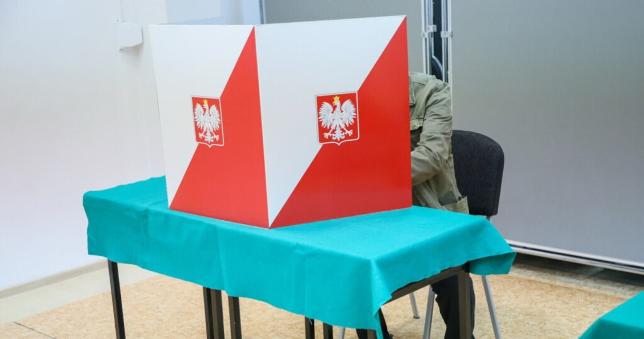 Starszy mężczyzna zasłabł w lokalu wyborczym. Zmarł podczas transportu do szpitala