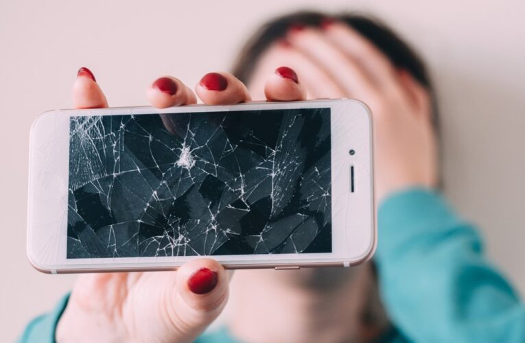Jak naprawić pęknięty ekran w telefonie, by uratować swój smartfon?