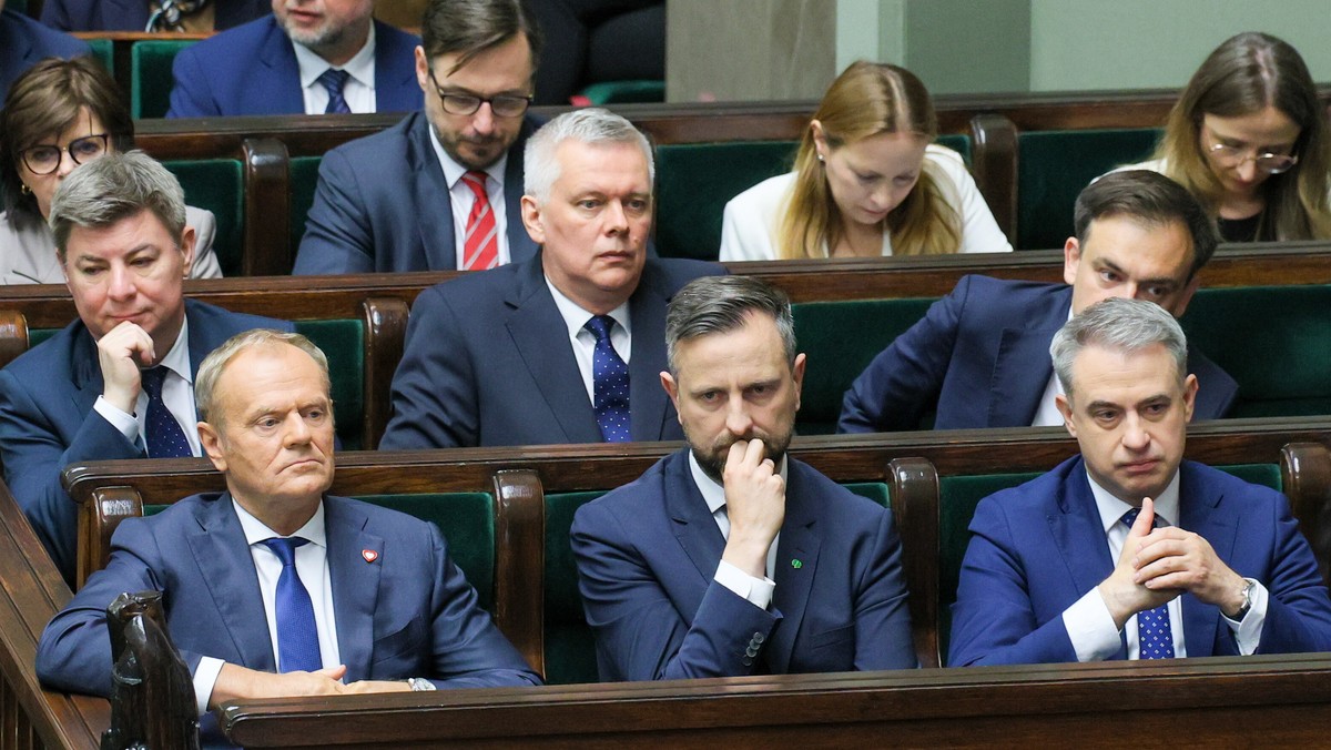 Rząd Donalda Tuska w tarapatach. Polacy sceptyczni wobec rekonstrukcji gabinetu [SONDAŻ]