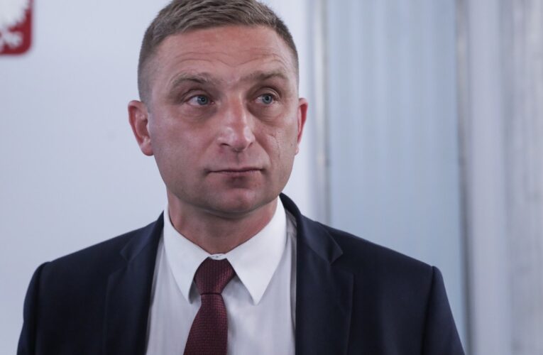 Oto kilka propozycji przeredagowania tytułu:

1. Polacy ocenili „obrońców granic” Roberta Bąkiewicza – wyniki sondażu
2. Sondaż: Co Polacy myślą o „obrońcach granic” Roberta Bąkiewicza?
3. Opinie Polaków na temat „obrońców granic” Roberta Bąkiewicza – rezultaty sondażu
4. „Obrońcy granic” Roberta Bąkiewicza oczami Polaków – poznaliśmy wyniki badań
5. Jak Polacy postrzegają „obrońców granic” Roberta Bąkiewicza? Prezentujemy wyniki sondażu

W razie potrzeby mogę stworzyć kolejne wersje.