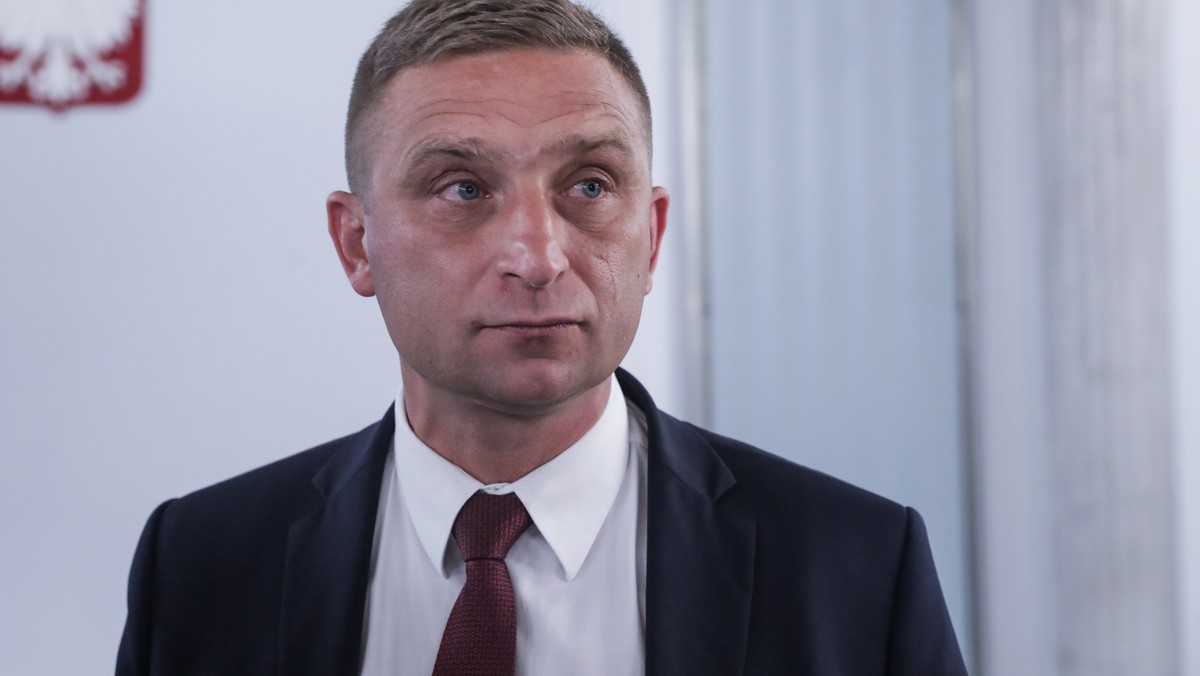 Oto kilka propozycji przeredagowania tytułu: 1. Polacy ocenili "obrońców granic" Roberta Bąkiewicza – wyniki sondażu 2. Sondaż: Co Polacy myślą o "obrońcach granic" Roberta Bąkiewicza? 3. Opinie Polaków na temat "obrońców granic" Roberta Bąkiewicza – rezultaty sondażu 4. "Obrońcy granic" Roberta Bąkiewicza oczami Polaków – poznaliśmy wyniki badań 5. Jak Polacy postrzegają "obrońców granic" Roberta Bąkiewicza? Prezentujemy wyniki sondażu W razie potrzeby mogę stworzyć kolejne wersje.