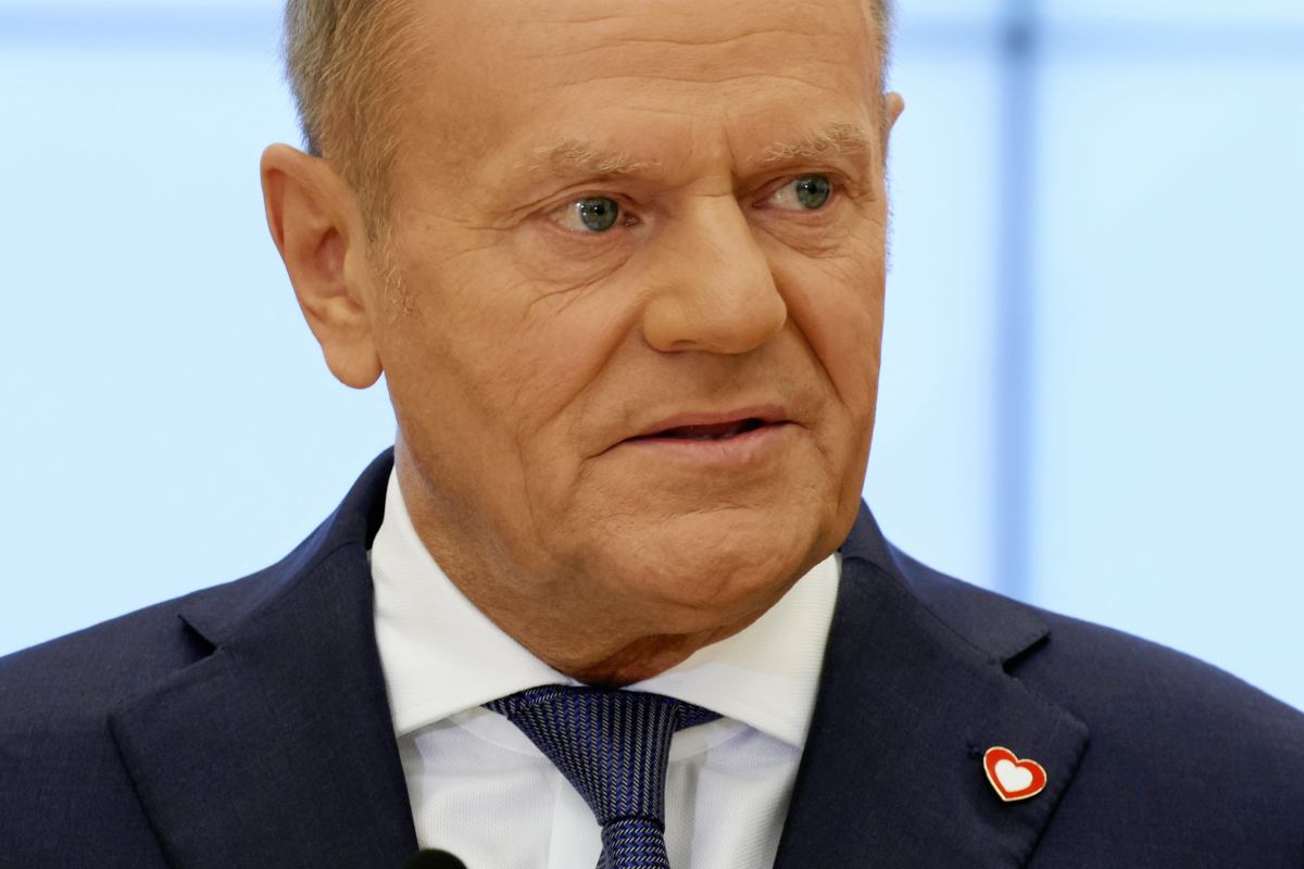 Oto przeredagowana propozycja tytułu: „Der Spiegel”: Donald Tusk doznał porażki. „Pozbawiony sił i rozczarowany”