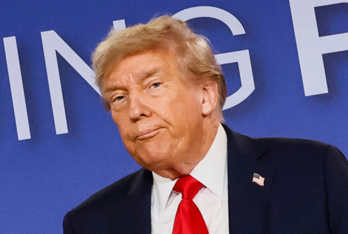 Tajne dokumenty odkryte w hotelowej drukarce na Alasce – kompromitacja administracji Trumpa według mediów