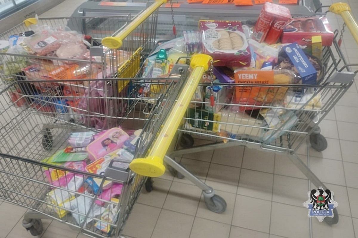 Nieudana próba kradzieży w sklepie przy granicy. Czeszki próbowały wynieść towar wypełnionymi wózkami