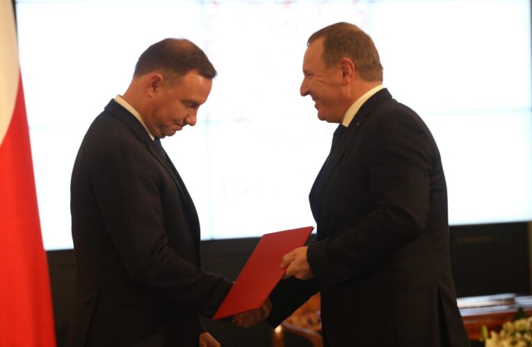 Kurski broni Kaczyńskiego i krytykuje Dudę: „To prymitywny ageizm”