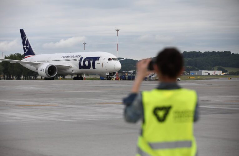 LOT-owski Dreamliner zawrócił z kursu do Chicago na lotnisko Chopina. Ujawniono przyczynę