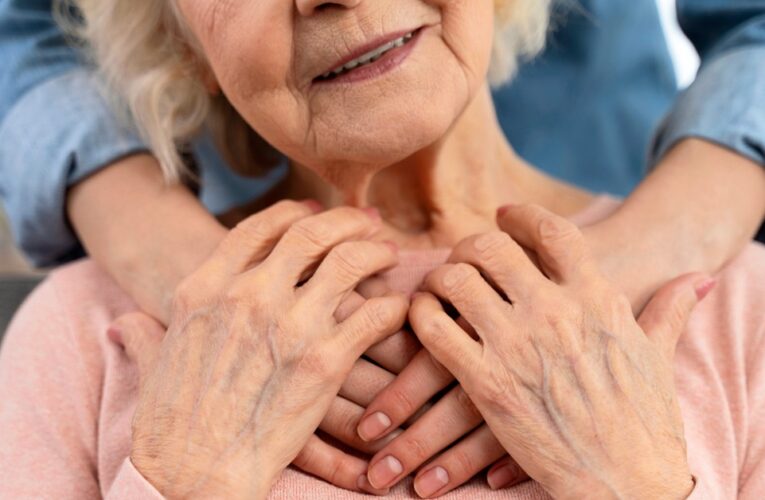 Bon senioralny od 2026 roku – kwota do 2 150 zł. Kto może otrzymać, kiedy złożyć wniosek i zasady przyznania dla rodzin opiekujących się seniorem 75+