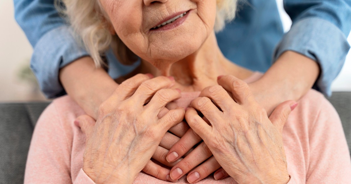 Bon senioralny od 2026 roku – kwota do 2 150 zł. Kto może otrzymać, kiedy złożyć wniosek i zasady przyznania dla rodzin opiekujących się seniorem 75+