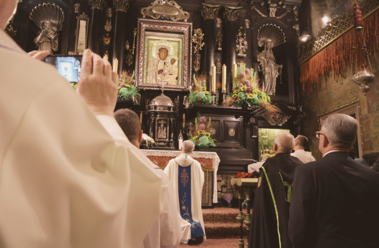 Mazowiecka gmina oddana pod opiekę Matki Boskiej. „W trudnych chwilach zwracamy się do Boga – wyjechało pięć autokarów”