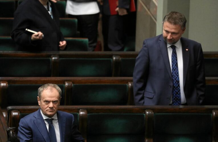 PO kompromituje się aż do bólu. O co im chodzi? [Komentarz Sroczyńskiego]