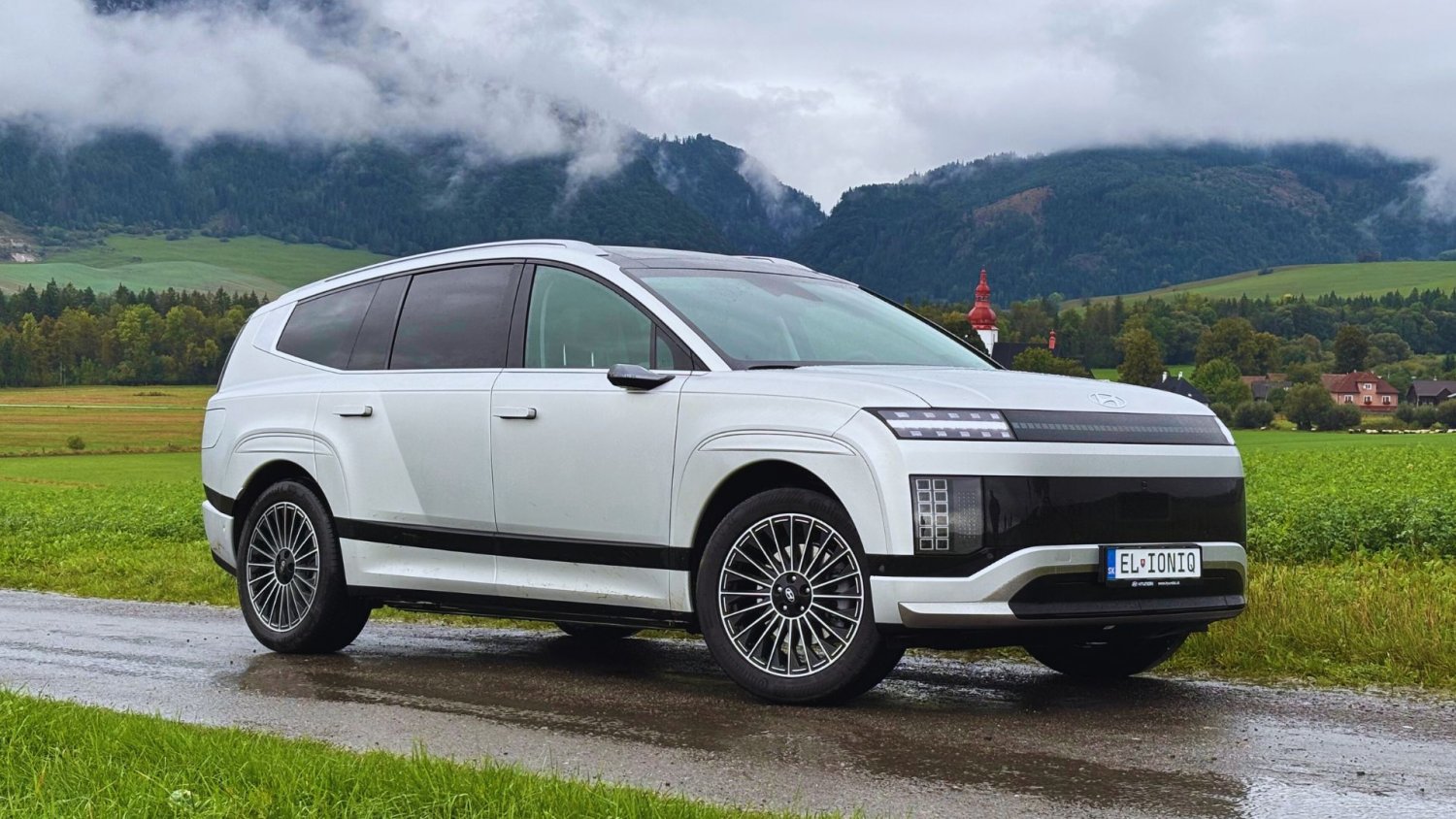 Hyundai stworzył SUV-a, który przewyższa auta premium i komfortowo przewozi 7 osób