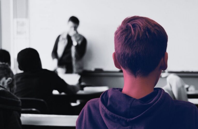 Dopiero z czasem dostrzegamy wartość wymagających nauczycieli – dlaczego jednak nie pragniemy takich osób dla swoich dzieci?