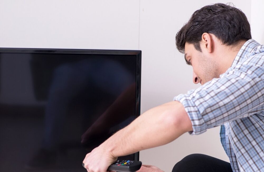 Smart TV nie łączy się z Wi-Fi. Jak ponownie cieszyć się oglądaniem Netflix?