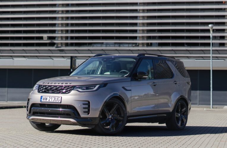 Oto kilka propozycji unikalnego tytułu oddającego sens Twojego oryginału:

1. 7-miejscowy SUV, czyli auto pełne sprzeczności – 5 powodów, dla których mnie zachwycił  
2. Dwa oblicza jednego modelu: Za co pokochałem 7-osobowego SUV-a?  
3. Co sprawia, że 7-miejscowy SUV budzi sympatię? Poznaj 5 powodów  
4. 7-miejscowy SUV i jego podwójna natura – oto pięć jego największych zalet  
5. Pięć atutów 7-miejscowego SUV-a – i historia o dwóch wilkach na czterech kołach