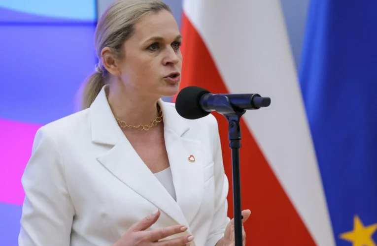 Barbara Nowacka z druzgocącym wynikiem w sondażu – propozycja spotkała się z ostrą krytyką społeczeństwa