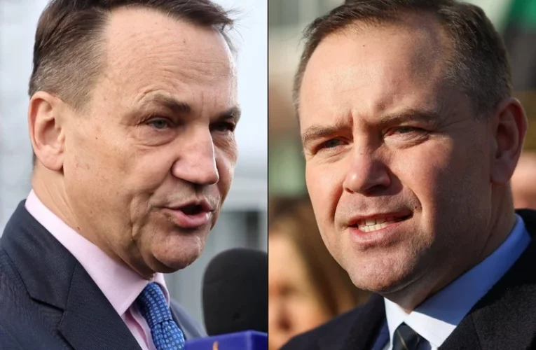 „Prezydent milczy”. Sikorski ripostuje Nawrockiemu