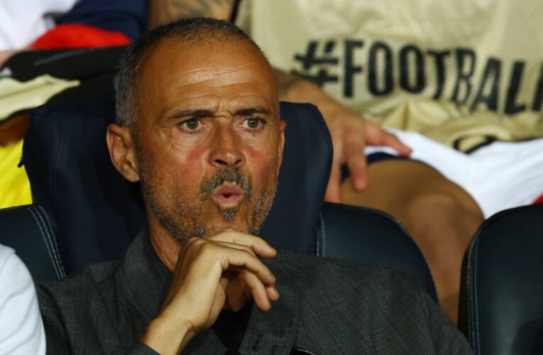 Oto kilka propozycji unikalnych tytułów zachowujących sens oryginału:

1. Gdy spotkanie dobiegło końca, Enrique skomentował sytuację Barcelony  
2. Po zakończonym meczu Enrique wypowiedział się o Barcelonie  
3. Enrique o Barcelonie tuż po ostatnim gwizdku  
4. Mecz rozstrzygnięty – słowa Enrique na temat Barcelony  
5. Enrique ujawnia swoje zdanie o Barcelonie po meczu