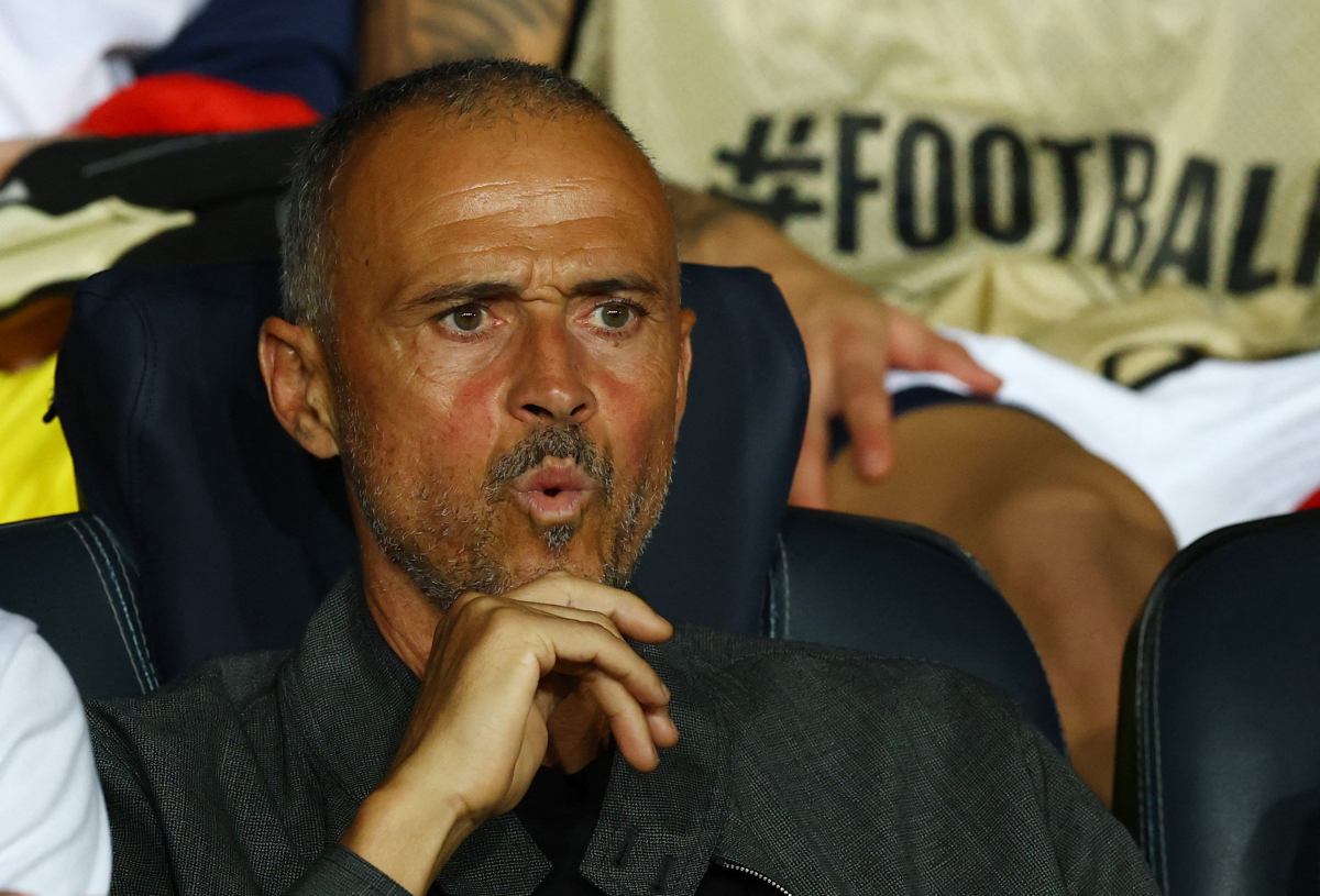 Oto kilka propozycji unikalnych tytułów zachowujących sens oryginału: 1. Gdy spotkanie dobiegło końca, Enrique skomentował sytuację Barcelony 2. Po zakończonym meczu Enrique wypowiedział się o Barcelonie 3. Enrique o Barcelonie tuż po ostatnim gwizdku 4. Mecz rozstrzygnięty – słowa Enrique na temat Barcelony 5. Enrique ujawnia swoje zdanie o Barcelonie po meczu