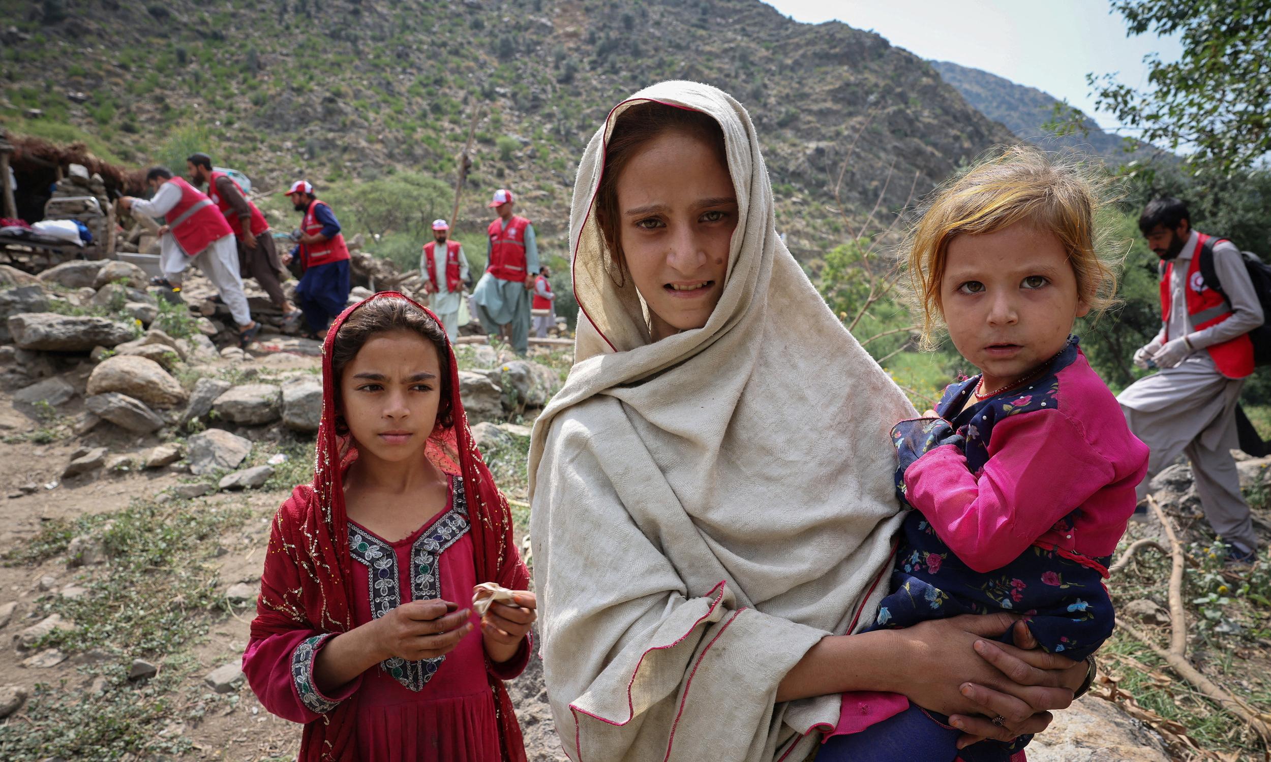 Kobietom odmawia się pomocy po tragicznym trzęsieniu ziemi – zakaz leczenia przez mężczyzn lekarzy