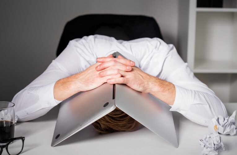 Nowa generacja niezadowolonych. „Wierzymy, że szczęście przychodzi wyłącznie z sukcesem”