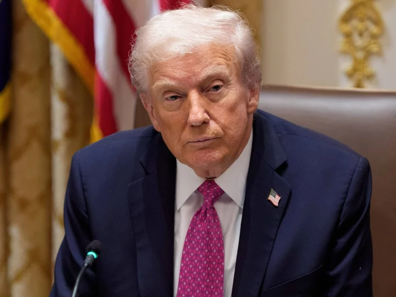 Oryginalny tytuł: Plan pokojowy dla Ukrainy. Trump podjął decyzję Przeredagowane propozycje tytułów: 1. Trump ogłasza stanowisko w sprawie planu pokojowego dla Ukrainy 2. Plan pokojowy dla Ukrainy: decyzja Trumpa już zapadła 3. Donald Trump decyduje o swoim podejściu do pokojowego rozwiązania dla Ukrainy 4. Plan pokojowy dla Ukrainy — decyzja Donalda Trumpa 5. Trump wyznacza kierunek dla pokoju na Ukrainie