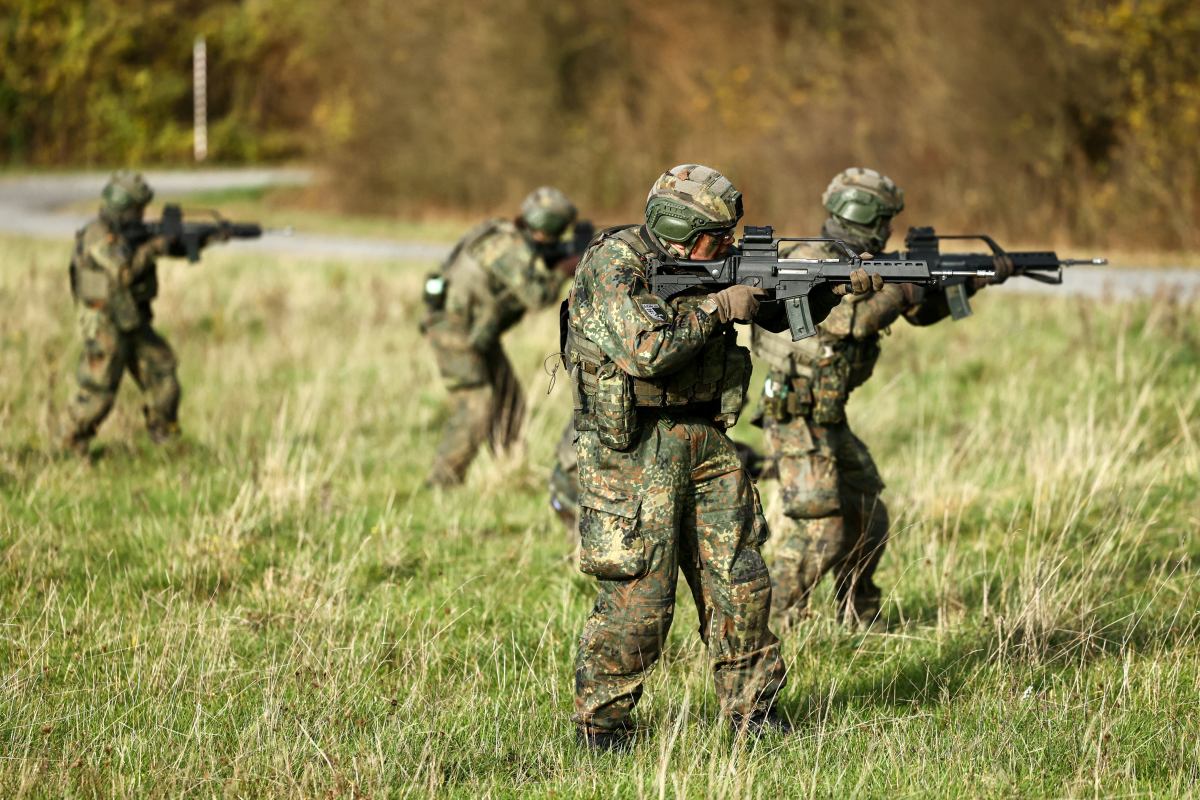 Oto kilka propozycji przeredagowanego tytułu: 1. Europa stoi przed bezprecedensową decyzją wobec Rosji – nad czym się zastanawia? 2. Niewyobrażalne kroki Europy wobec Rosji. Oto rozważane scenariusze 3. Europa szykuje się na niespotykane działania w sprawie Rosji. Co znajduje się w planach? 4. Europa rozważa radykalny scenariusz względem Rosji – takie są plany 5. Bezprecedensowy plan Europy wobec Rosji – oto, co jest brane pod uwagę