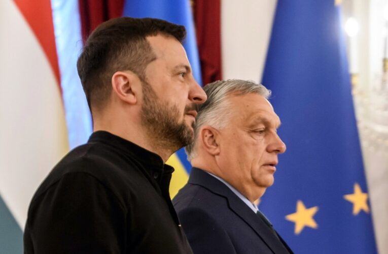 Oto kilka propozycji przeredagowanego tytułu: 1. Mimo weta Węgier Ukraina nadal ma otwartą drogę do UE 2. Członkostwo Ukrainy w UE wciąż możliwe – węgierskie weto nieskuteczne 3. Ukraina nie straciła szansy na Unię Europejską – weto Węgier bez wpływu 4. Węgry nie zablokowały Ukrainie drogi do członkostwa w UE 5. Weto Węgier nie zatrzymało ukraińskich aspiracji do UE